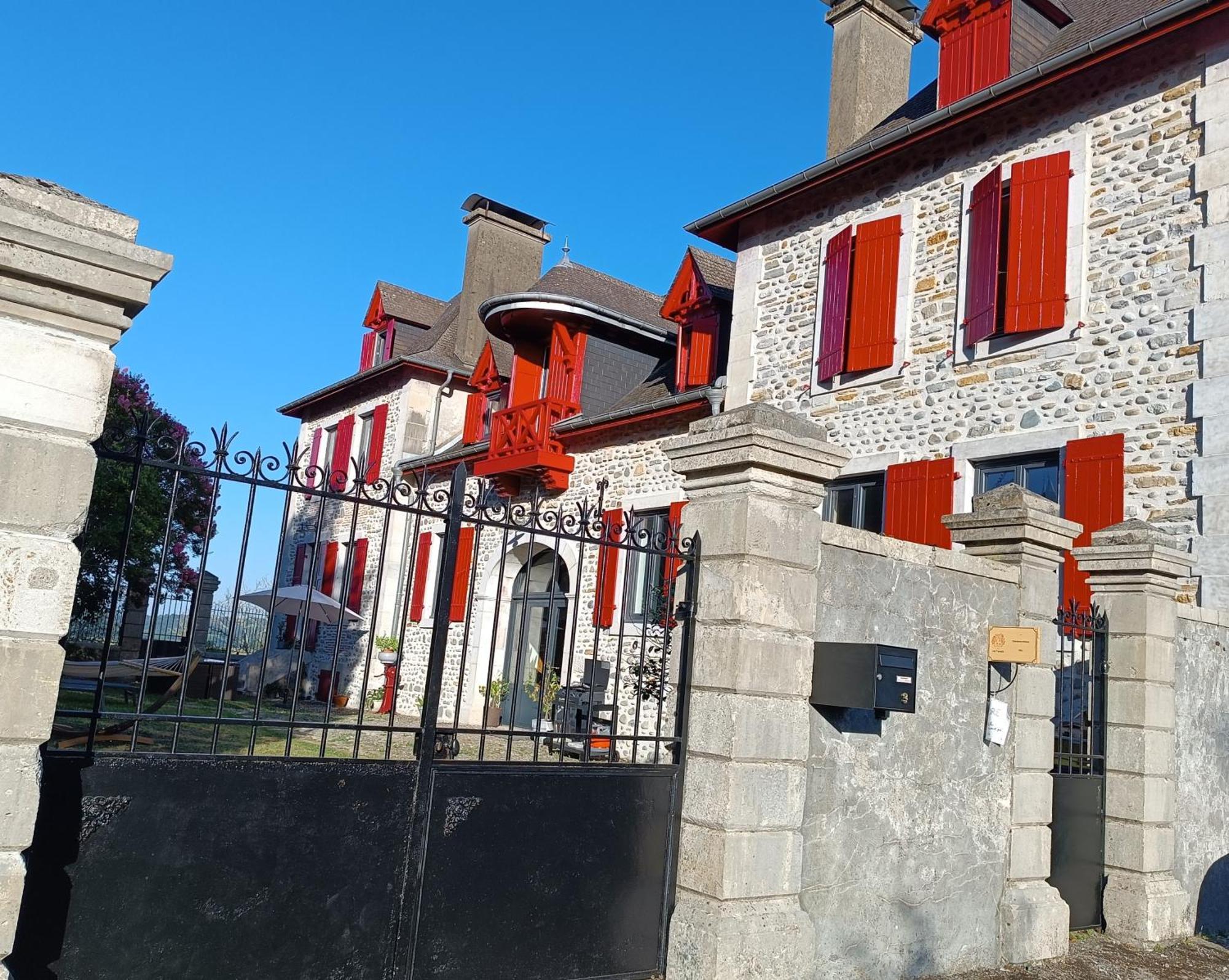 Les Tanalis - Chambres D'Hotes & Gite Gurs Bagian luar foto